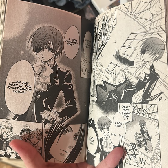 Black Butler Manga 1&2 - Picture 3 of 4